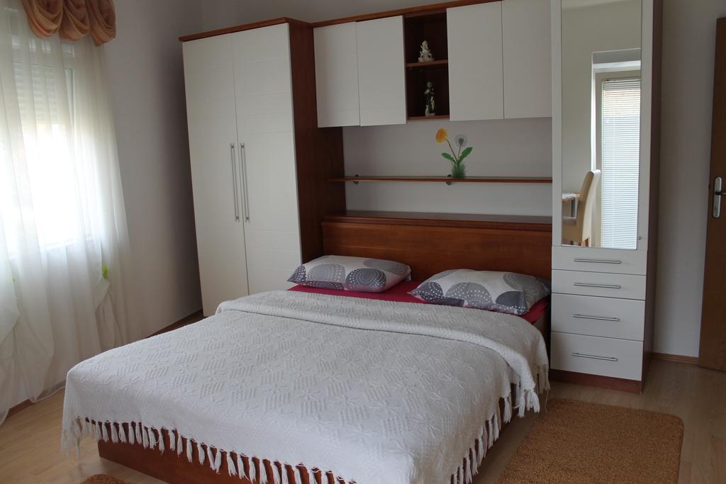 Apartments Roko Kolinda Бибинє Екстер'єр фото