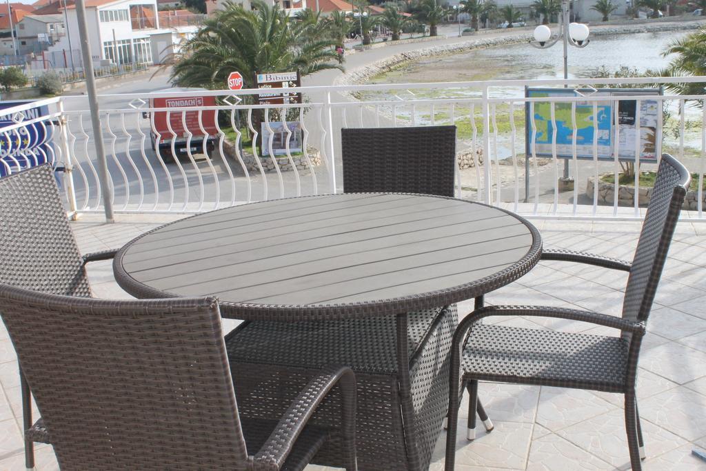 Apartments Roko Kolinda Бибинє Екстер'єр фото