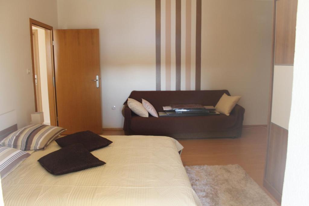 Apartments Roko Kolinda Бибинє Екстер'єр фото