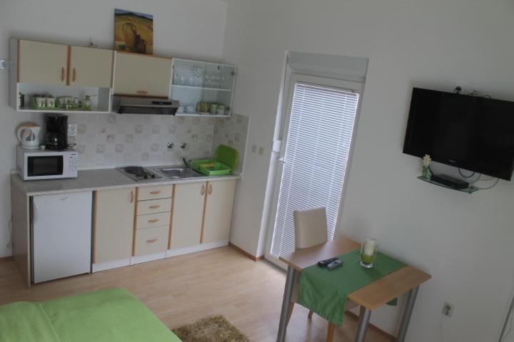 Apartments Roko Kolinda Бибинє Екстер'єр фото