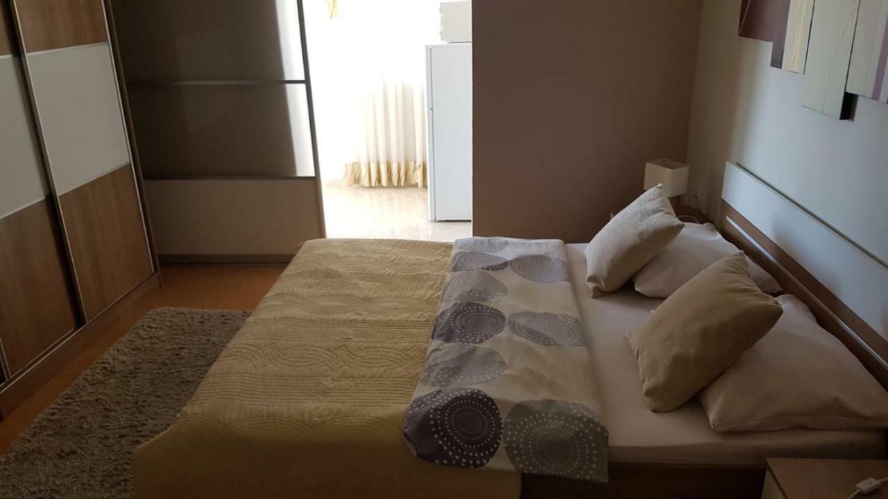 Apartments Roko Kolinda Бибинє Екстер'єр фото
