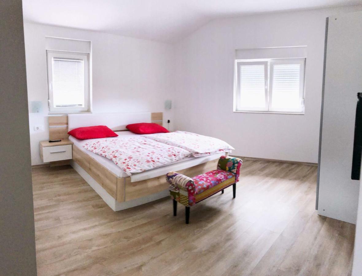 Apartments Roko Kolinda Бибинє Екстер'єр фото