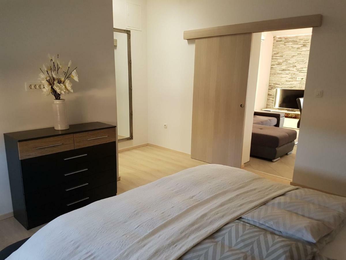 Apartments Roko Kolinda Бибинє Екстер'єр фото