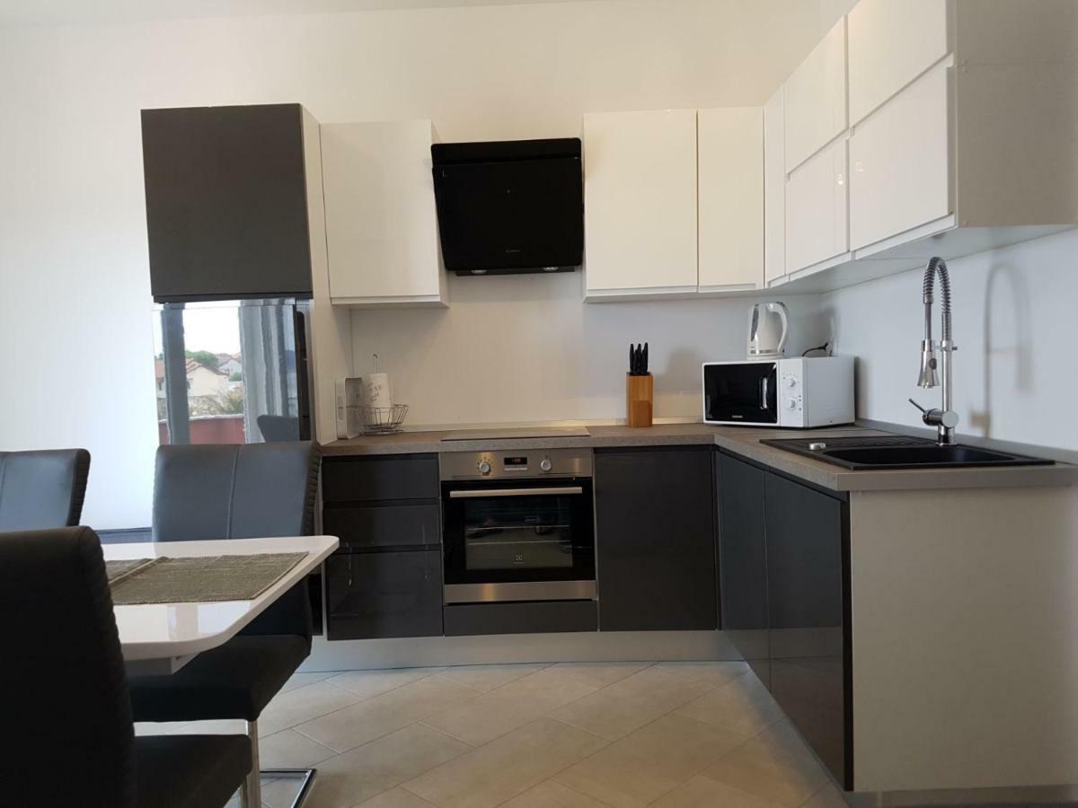 Apartments Roko Kolinda Бибинє Екстер'єр фото